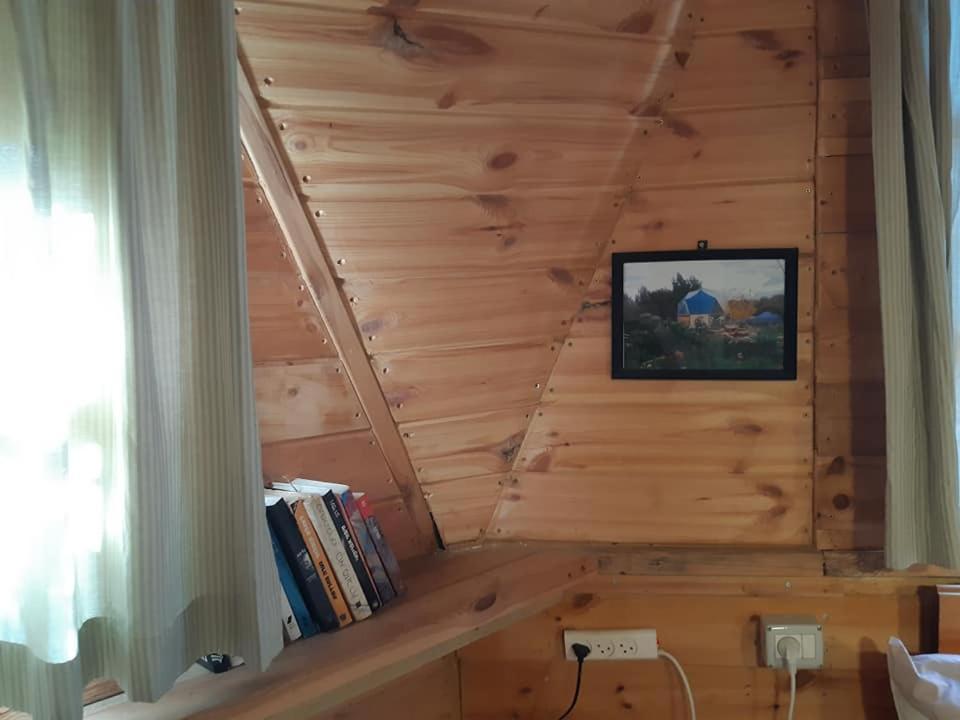 בקתת עץ בחורש במנות - דום גיאודזי - Wooden Cabin In Manot Екстер'єр фото