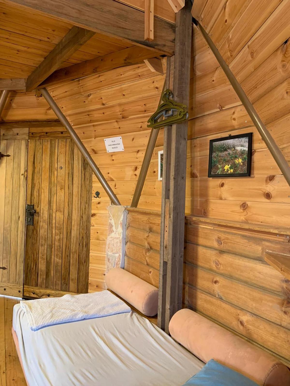 בקתת עץ בחורש במנות - דום גיאודזי - Wooden Cabin In Manot Екстер'єр фото