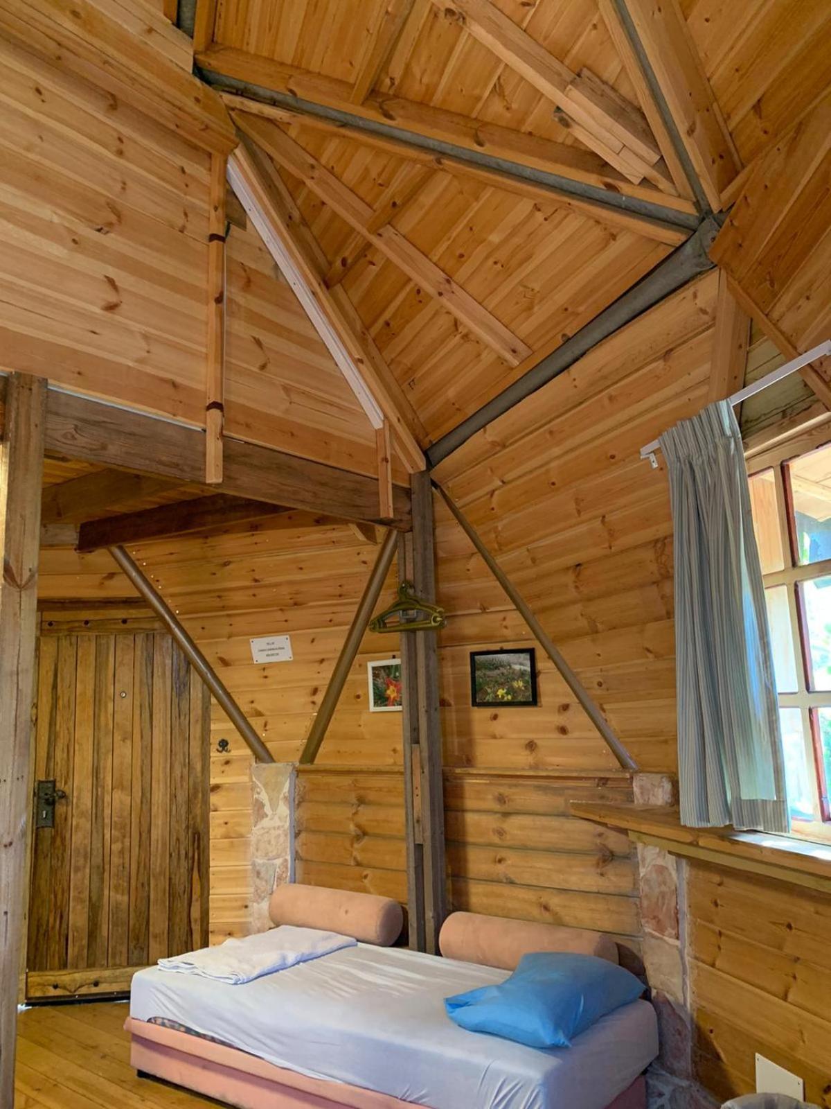 בקתת עץ בחורש במנות - דום גיאודזי - Wooden Cabin In Manot Екстер'єр фото