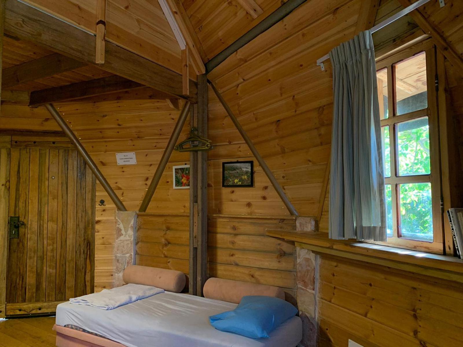 בקתת עץ בחורש במנות - דום גיאודזי - Wooden Cabin In Manot Екстер'єр фото